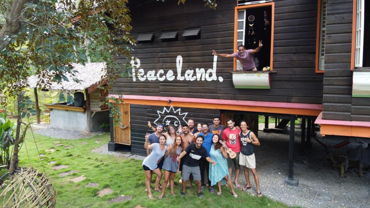 Peaceland Hostel 팡라오 외부 사진