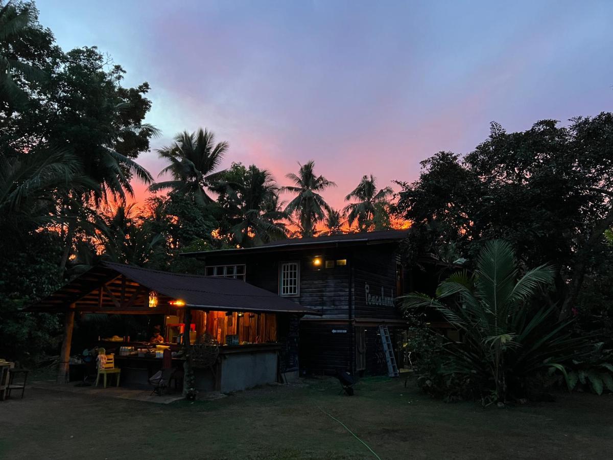 Peaceland Hostel 팡라오 외부 사진